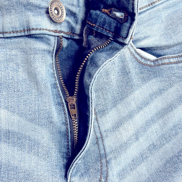 Slim Fit Lazer Light Wash Denim Shorts - Picture 4 of 5